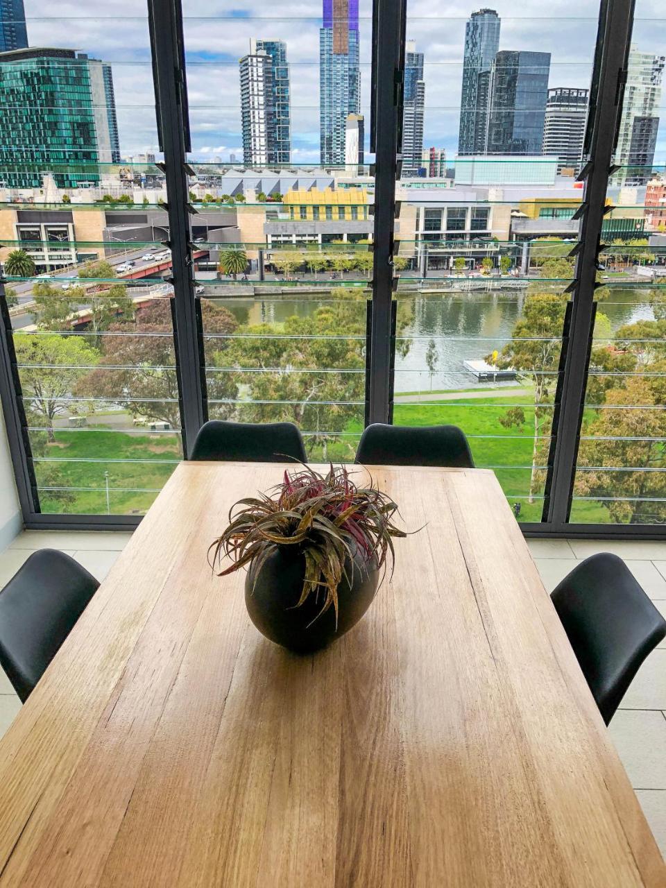 Апартаменты Melbourne River Views Экстерьер фото