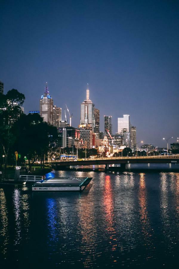 Апартаменты Melbourne River Views Экстерьер фото